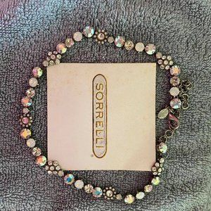 Beautiful White Bridal Sorrelli necklace